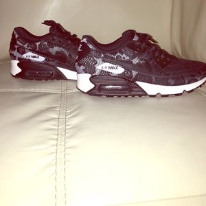 Nike Air Max Sneakers lace detail